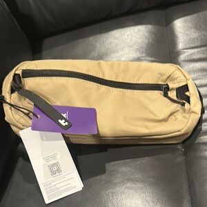 Tomato c 1.5L Sling Bag with RFID Blocking, Crossbody Bag for Men or Women